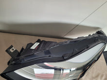 Laden Sie das Bild in den Galerie-Viewer, Frontscheinwerfer Tesla 3 1077375-00-C Links Scheinwerfer Headlight