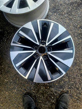 Load image into Gallery viewer, 1x Alufelge 17 Zoll 7.5" 5x112 41ET Glanz 3P0601025 Skoda Superb I Rim Wheel FEL2011233469zo