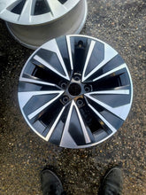 Load image into Gallery viewer, 1x Alufelge 17 Zoll 7.5" 5x112 41ET Glanz 3P0601025 Skoda Superb I Rim Wheel FEL2011233469zo