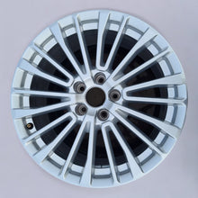 Load image into Gallery viewer, 1x Alufelge 18 Zoll 8.0&quot; 5x112 39ET Glanz Silber 4K0601025 Audi Rim Wheel