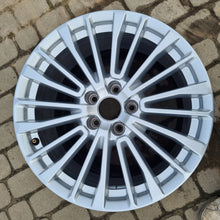 Load image into Gallery viewer, 1x Alufelge 18 Zoll 8.0&quot; 5x112 39ET Glanz Silber 4K0601025 Audi Rim Wheel