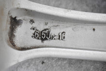 Laden Sie das Bild in den Galerie-Viewer, 1x Alufelge 16 Zoll 6.5&quot; 5x114.3 50ET Glanz Silber 52910-A2220 Kia Proceed