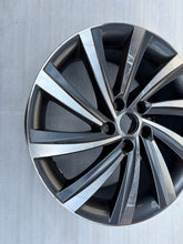 Laden Sie das Bild in den Galerie-Viewer, 1x Alufelge 18 Zoll 7.5" 5x112 48ET Glanz Schwarz 5E3601025AG Skoda Octavia I FEL5154543294nv