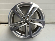 Laden Sie das Bild in den Galerie-Viewer, 1x Alufelge 17 Zoll 7.5" 5x100 46ET Glanz Silber 82A601025K Audi A1 Rim Wheel FEL8009427554di
