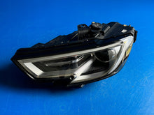 Laden Sie das Bild in den Galerie-Viewer, Frontscheinwerfer Audi A3 8V0941005 90104556 Xenon Rechts Scheinwerfer Headlight