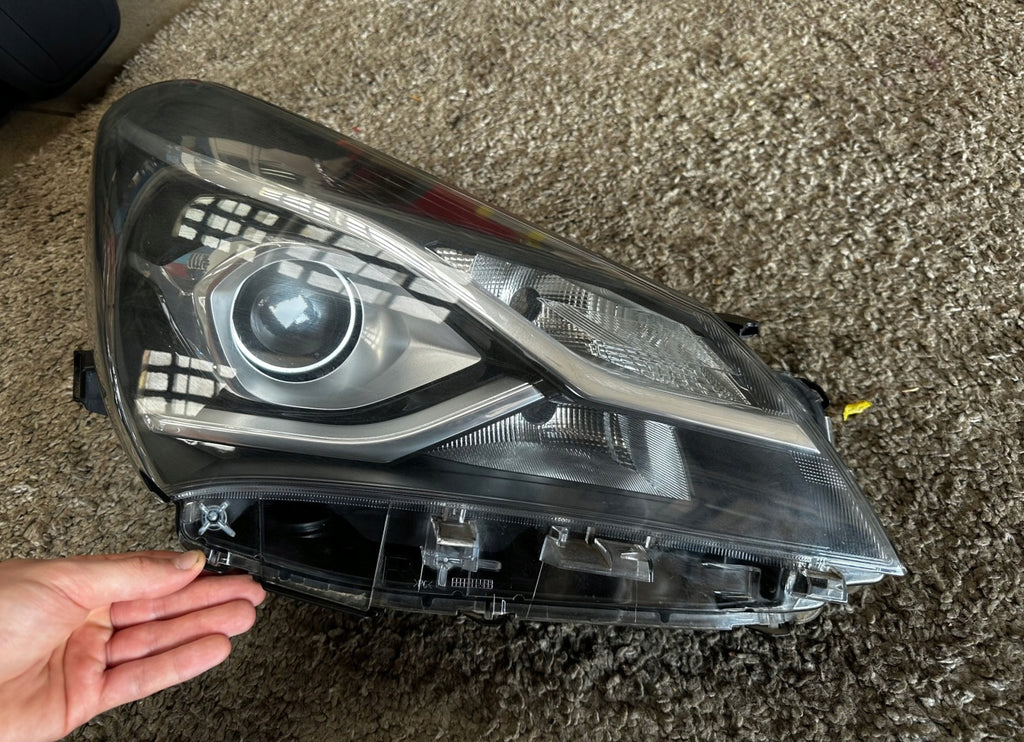 Frontscheinwerfer Toyota Yaris Rechts Scheinwerfer Headlight SCH6744149274zu