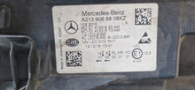 Laden Sie das Bild in den Galerie-Viewer, Frontscheinwerfer Mercedes-Benz W213 A2139062506 Ein Stück (Rechts oder Links) SCH4731397750nz