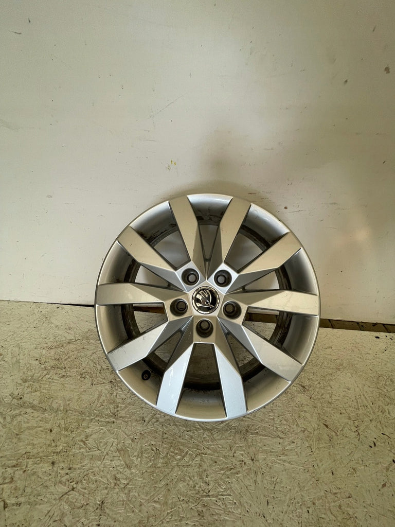 1x Alufelge 17 Zoll 6.0" 5x112 45ET Glanz Silber 5E0601025N Skoda Octavia