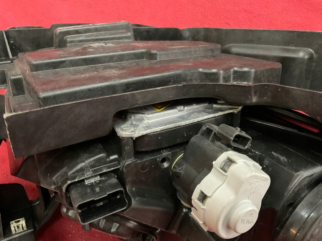 Frontscheinwerfer Renault Fluence 260608653R Xenon Links Scheinwerfer Headlight SCH3641137404kn