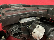 Laden Sie das Bild in den Galerie-Viewer, Frontscheinwerfer Renault Fluence 260608653R Xenon Links Scheinwerfer Headlight SCH3641137404kn