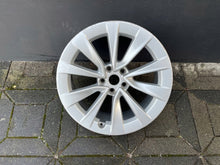 Laden Sie das Bild in den Galerie-Viewer, 1x Alufelge 19 Zoll 8.5" 5x114.3 40ET Glanz Silber 1044264-00-A Tesla Model 3 FEL2533766092il