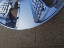 Laden Sie das Bild in den Galerie-Viewer, 1x Alufelge 17 Zoll 7.0&quot; 5x112 50ET Glanz Schwarz 52910-K4000 Hyundai Kona