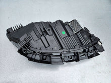 Laden Sie das Bild in den Galerie-Viewer, Frontscheinwerfer Tesla Model 3 176088800F Vorderseite Scheinwerfer Headlight