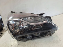 Laden Sie das Bild in den Galerie-Viewer, Frontscheinwerfer Toyota Yaris Rechts Scheinwerfer Headlight