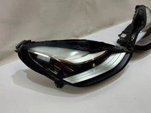 Laden Sie das Bild in den Galerie-Viewer, Frontscheinwerfer Tesla Model 3 107737500C Full LED Ein Satz Headlight SCH7788540632qf