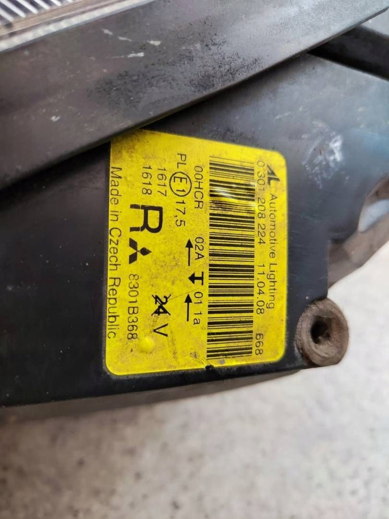 Frontscheinwerfer Mitsubishi Colt VI 8301B368 Rechts Scheinwerfer Headlight
