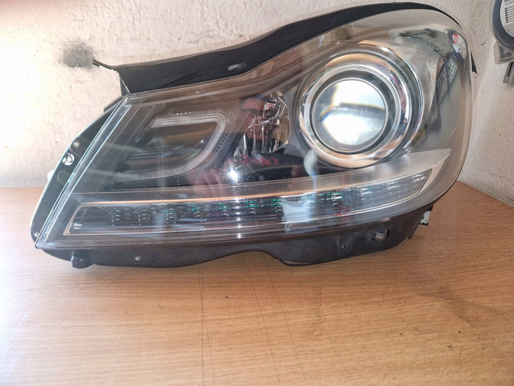 Frontscheinwerfer Mercedes-Benz W204 A2048204339 XENON Links Headlight