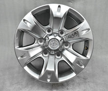Laden Sie das Bild in den Galerie-Viewer, 1x Alufelge 15 Zoll 7.0" 6x139.7 30ET Glanz Silber PZ0400K005 Toyota Hilux FEL1347954648da