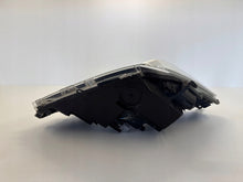 Laden Sie das Bild in den Galerie-Viewer, Frontscheinwerfer Toyota Yaris Links Scheinwerfer Headlight SCH5628572869gt