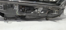 Laden Sie das Bild in den Galerie-Viewer, Frontscheinwerfer Toyota V LED Rechts Scheinwerfer Headlight SCH3191161268ks