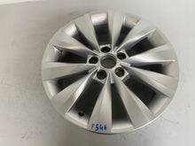 Laden Sie das Bild in den Galerie-Viewer, 1x Alufelge 16 Zoll 6.0" 5x100 38ET Glanz Silber 658601025B Skoda Kamiq FEL5620622617me