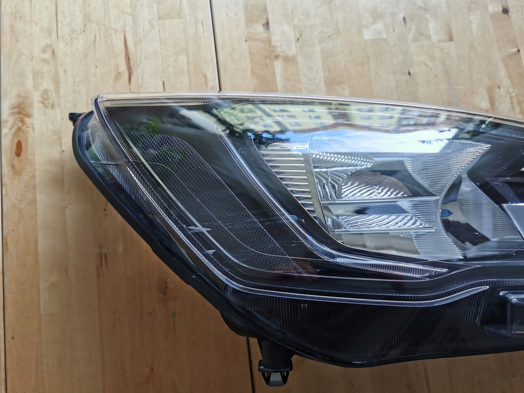 Frontscheinwerfer Ford Focus 18-MX7B-13E014-CC Rechts Scheinwerfer Headlight