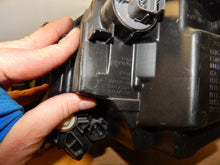 Laden Sie das Bild in den Galerie-Viewer, Frontscheinwerfer Honda Hrv Hr-V 100-18205 Rechts Scheinwerfer Headlight SCH4535145681wr