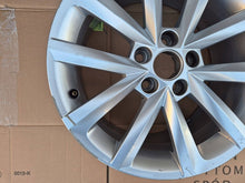 Laden Sie das Bild in den Galerie-Viewer, 1x Alufelge 18 Zoll 7.0" 5x100 46ET 5JA601025B- Skoda Fabia I Rim Wheel FEL1549328629lr