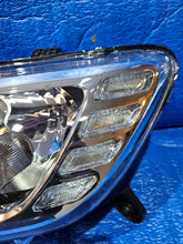 Laden Sie das Bild in den Galerie-Viewer, Frontscheinwerfer Dacia Sandero II 260608143 Links Scheinwerfer Headlight