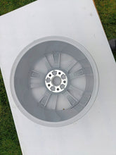 Load image into Gallery viewer, 1x Alufelge 17 Zoll 5E0601025BG Skoda Octavia Iii Rim Wheel FEL4938769842al