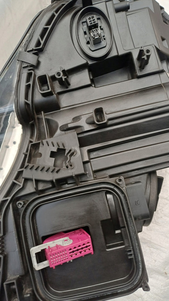 Frontscheinwerfer Mercedes-Benz W204 Xenon Links Scheinwerfer Headlight SCH2206584598kw