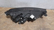 Laden Sie das Bild in den Galerie-Viewer, Frontscheinwerfer Skoda Octavia IV 5E4941015B LED Links Scheinwerfer Headlight SCH9961963282fp