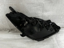 Load image into Gallery viewer, Frontscheinwerfer Toyota Yaris Links Scheinwerfer Headlight