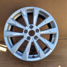 Laden Sie das Bild in den Galerie-Viewer, 1x Alufelge 18 Zoll 7.0" 5x112 83A601025G Audi Q3 Rim Wheel FEL5458362158dr
