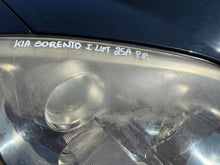 Load image into Gallery viewer, Frontscheinwerfer Kia Sorento I Rechts Scheinwerfer Headlight SCH2207604565wy