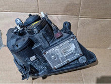 Laden Sie das Bild in den Galerie-Viewer, Frontscheinwerfer Opel Meriva A Xenon Links Scheinwerfer Headlight SCH6024015475ge