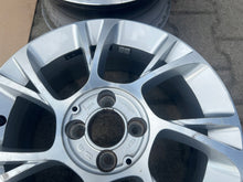 Laden Sie das Bild in den Galerie-Viewer, 1x Alufelge 15 Zoll 6.0&quot; 4x98 52007131-422 Fiat Rim Wheel