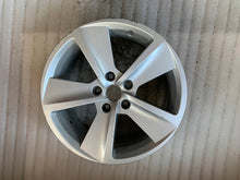 Load image into Gallery viewer, 2x Alufelge 17 Zoll 7.5&quot; 5x112 51ET Glanz Silber 5F0601025B Seat Leon Rim Wheel