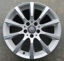 Laden Sie das Bild in den Galerie-Viewer, 1x Alufelge 17 Zoll 7.5&quot; 5x112 47ET Mercedes-Benz W204 Rim Wheel