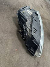 Laden Sie das Bild in den Galerie-Viewer, Frontscheinwerfer VW Passat 89312659 Xenon Links Scheinwerfer Headlight