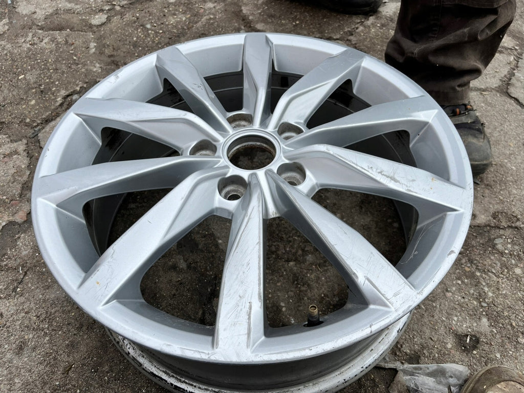 1x Alufelge 17 Zoll 6.0" 5x112 48ET Glanz Silber 5G0601025K VW I Rim Wheel FEL8245246668ul