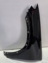 Laden Sie das Bild in den Galerie-Viewer, Kotflügel Mercedes-Benz Gle QPB974 Vorne Links