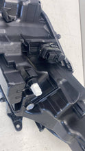 Laden Sie das Bild in den Galerie-Viewer, Frontscheinwerfer Toyota 4 Yaris Links Scheinwerfer Headlight SCH6113968767sj