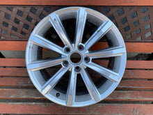 Load image into Gallery viewer, 1x Alufelge 17 Zoll 7.0&quot; 5x112 40ET Glanz Silber 3G0601025BP VW Passat B8