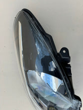 Load image into Gallery viewer, Frontscheinwerfer Toyota Yaris Links Scheinwerfer Headlight
