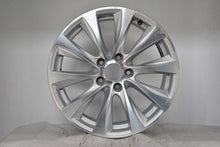 Load image into Gallery viewer, 1x Alufelge 18 Zoll 7.5" 5x120 45ET Glanz Silber 6869800 BMW 1 Rim Wheel FEL4117654566le