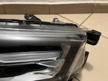 Laden Sie das Bild in den Galerie-Viewer, Frontscheinwerfer Toyota Hilux 1EJ-923368 Full LED Rechts Scheinwerfer Headlight SCH8827184901oy