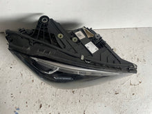 Laden Sie das Bild in den Galerie-Viewer, Frontscheinwerfer Mercedes-Benz W206 A2069067203 LED Rechts Headlight SCH7071713652ht
