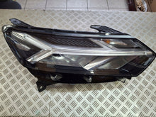 Load image into Gallery viewer, Frontscheinwerfer Dacia Sandero III 260102586R Rechts Scheinwerfer Headlight SCH3213032767zu