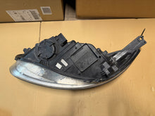 Load image into Gallery viewer, Frontscheinwerfer Ford Focus Rechts Scheinwerfer Headlight SCH2018408185kd